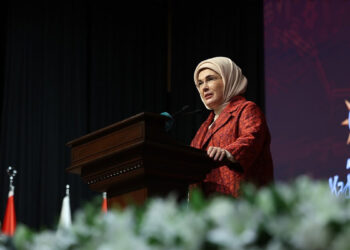 Emine Erdoğan'dan Avrupa Şampiyonu olan A Milli Kadın Voleybol Takımı'na tebrik