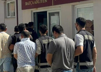 Yurt dışına kaçmaya çalışan FETÖ şüphelileri teknede yakalandı
