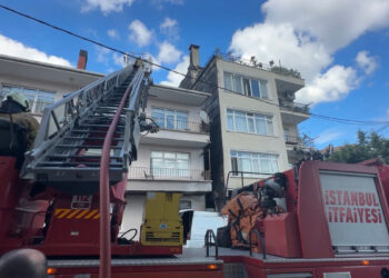 Sarıyer’de bina çatısında yangın çıktı: Büyümeden kontrol altına alındı