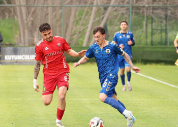 Menemen FK'da Efe Taylan yuvadan uçtu