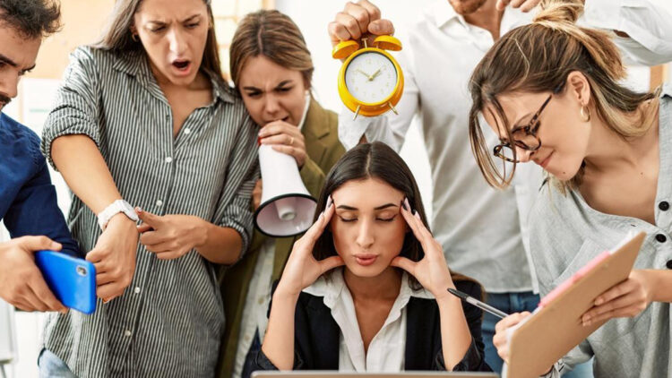 İşyerinde görünmez baskı: Emeğiniz değersizleştiriliyor, yok sayılıyorsanız dikkat!