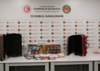 Zehir tacirlerine geçit yok: İstanbul Havalimanı'nda 20 kilo 260 gram metamfetamin ele geçirdi
