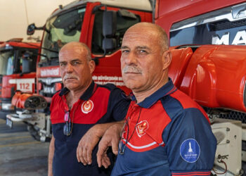 İkizler aynı gün itfaiyeci oldular, aynı gün evlendiler