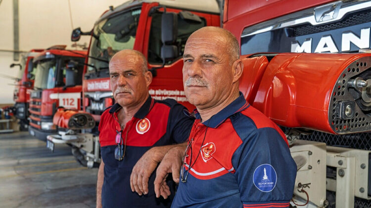 İkizler aynı gün itfaiyeci oldular, aynı gün evlendiler