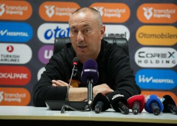 Göztepe, teknik direktör Stanimir Stoilov ile devam kararı verdi: Sözleşmesini uzatıldı