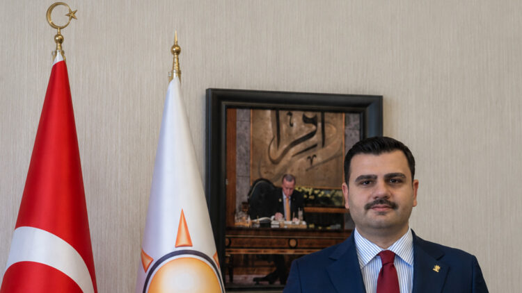 AK Parti'li İnan'dan, 'İzmir'in kurtuluşunun yıl dönümü' mesajı: "O bayrak, şehitlerimizin kanıyla yükseldi"
