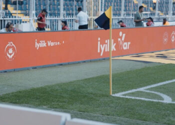 İyilik Var Gönüllülük Platformu’nun tanıtımı Fenerbahçe-Beşiktaş maçında yapıldı