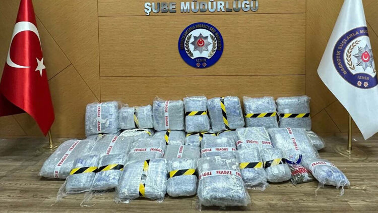 İzmir'de kilolarca uyuşturucu ele geçirildi: 1 tutuklama