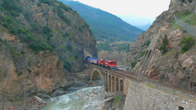 Turistik Karaelmas Ekspresi yeniden raylara iniyor: İlk seferler 2 Ekim'de başlayacak