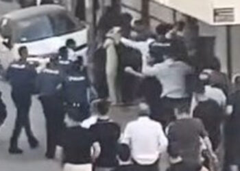 Sultangazi’de düğün öncesi gelin almada kavga; polis biber gazıyla müdahale etti