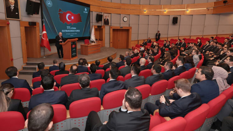 Milli Savunma Bakanı, kaymakam adaylarıyla bir araya geldi