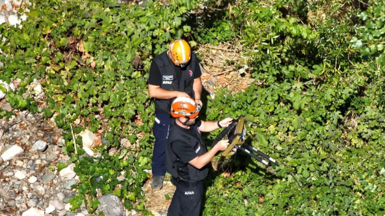 Kelkit Çayı'na düşen Esma Nur, yapay zekâ destekli dronla aranıyor