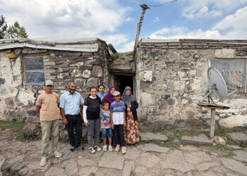 Tek odalı, köhne evde yaşayan 9 kişilik aileye yeni yuva
