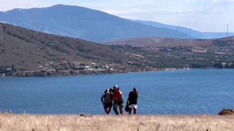 Koyun Adası'nda tekne batma tehlikesi geçirip karaya oturdu: 2 kişi kurtarıldı