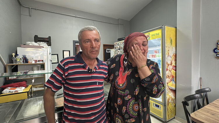 Yüksek sesle küfredenleri uyaran lokanta işletmecisi çift darbedildi: O anlar kameralara yansıdı