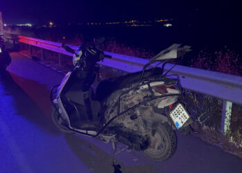 Çevre yolunda yarışırken çarpışan motosikletlerin sürücüleri yaralandı