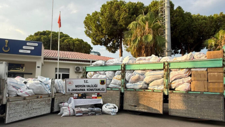 Mersin’de 50 milyon TL’lik kaçak giyim operasyonu