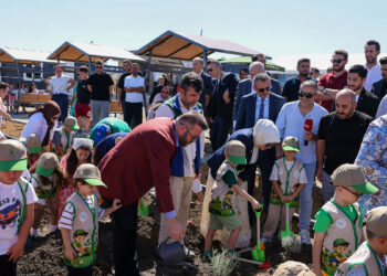 Arnavutköy’de dalından sebze ve meyve toplama deneyimi başladı