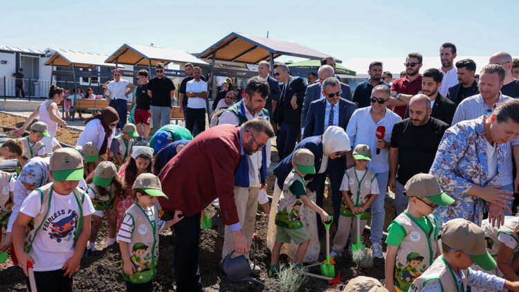 Arnavutköy’de dalından sebze ve meyve toplama deneyimi başladı