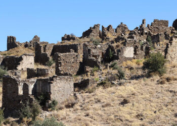 Mübadeleden sonra terk edilen Sazak köyü, geçmişin izlerini taşıyor