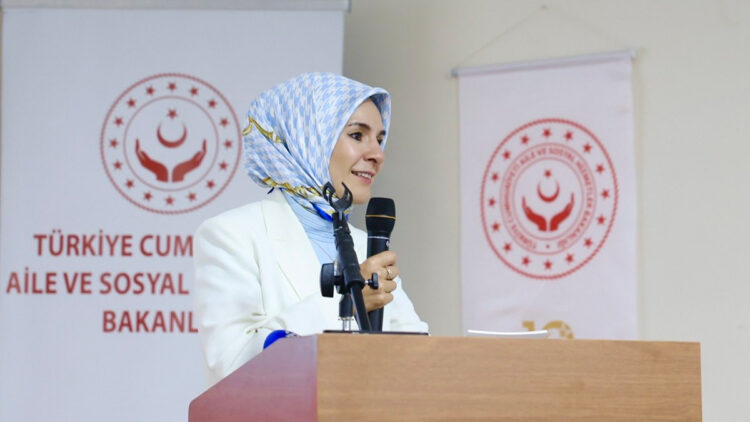 İhtiyaç sahibi öğrencilerin eğitim ihtiyaçları karşılanıyor: "SYDV'lere yaklaşık 2 milyar lira kaynak aktardık"