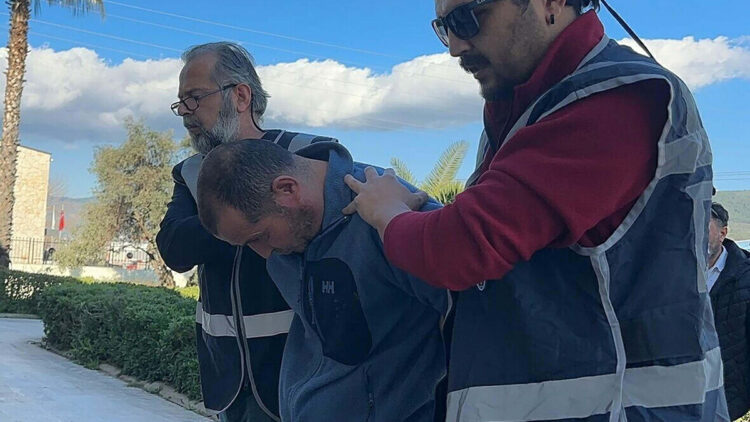 Boşanma aşamasındaki eşi Özlem'i öldürdü: 14 kez bıçaklamış, yere düşmesine rağmen durmamış