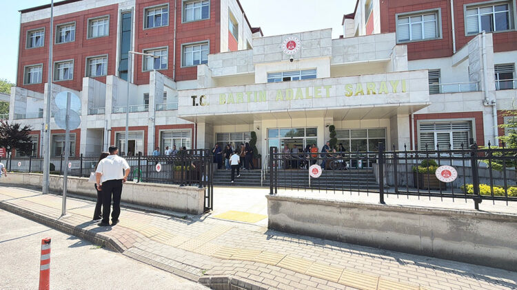 33 kişinin yargılandığı, 13 yaşındaki çocuğa istismar davasında karar: 9 kişi beraat etti, bazılarına 30 yıla kadar hapis cezası verildi