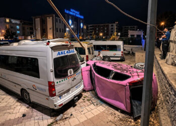 Malatya'da talihsiz kaza: Otomobil otoparka uçtu, sürücü yaralandı
