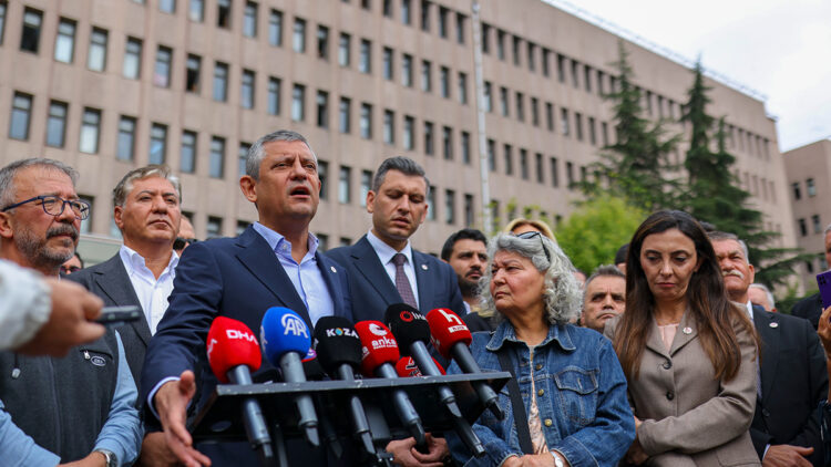 Özgür Özel, Tera fon soruşturmasını değerlendirdi: "MASAK'ın üzerine düşeni yapması gerekiyor"