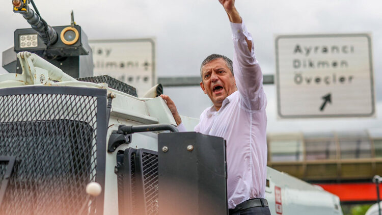 Erdoğan’a yönelik sözleri mahkemeye taşındı: Özgür Özel’e 800 bin TL tazminat
