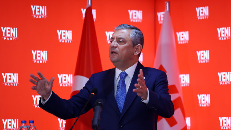Özgür Özel iktidar partisi kurduklarını vurguladı: "Yeni Parti’yi Türkiye’yi yönetmek için kurduk"