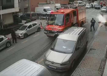 Kağıthane’de yeraltı elektrik kablolarında patlama: Aracını son anda kurtardı