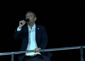 Özgür Özel’den Üsküdar’da sert mesaj: “Biz o sandığa varırız, o seçimi alırız”