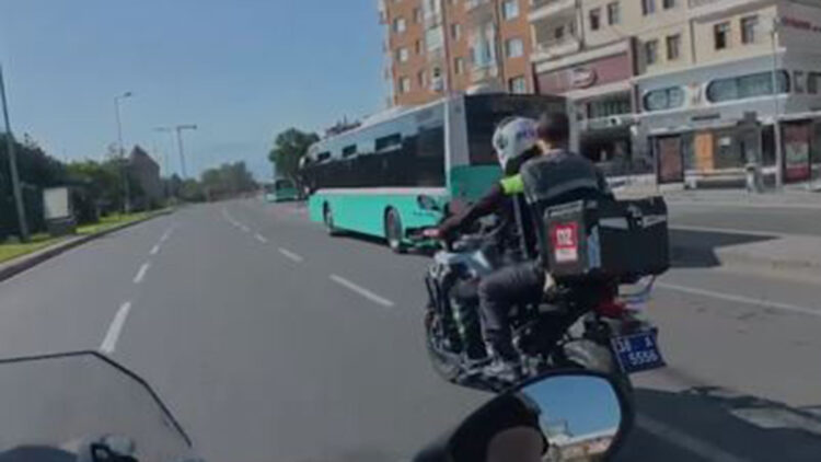 Kayseri'de polis, sınava geç kalan öğrencileri taşıdı