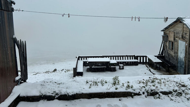 Rize'de yaz günü, kış yaşandı: Yükseklere kar yağdı