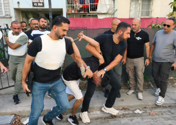 Yakalanacağını anlayan şüpheli, el bombası ile kendisini eve kilitledi: İkna çalışmaları başladı