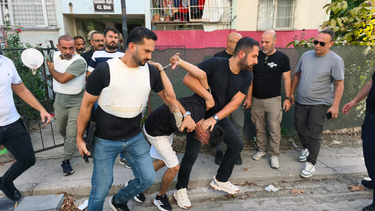 Yakalanacağını anlayan şüpheli, el bombası ile kendisini eve kilitledi: İkna çalışmaları başladı
