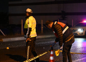 Şehidimiz var: Trafik kazasında inceleme yapan polis memuru, otomobilin çarpması sonucu şehit oldu
