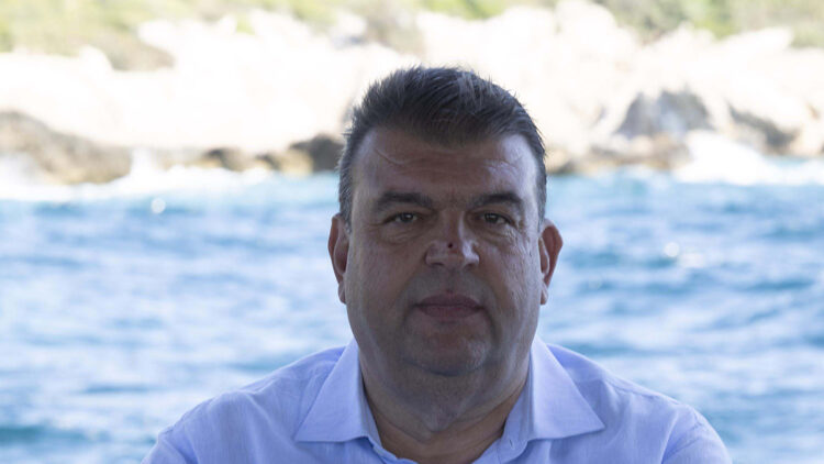 Seferihisar Belediyesi soruşturmasında gözaltına alınan 2 şüpheli adliyeye sevk edildi