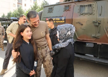 Emniyet Müdürü, şehit çocuğunu okuldan özel harekat aracıyla alıp evine bıraktı