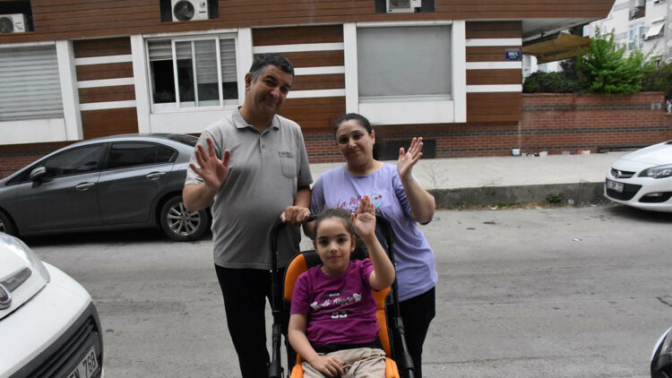 Serebral palsili Yağmur'un tek hayali; arkadaşları gibi yürüyebilmek
