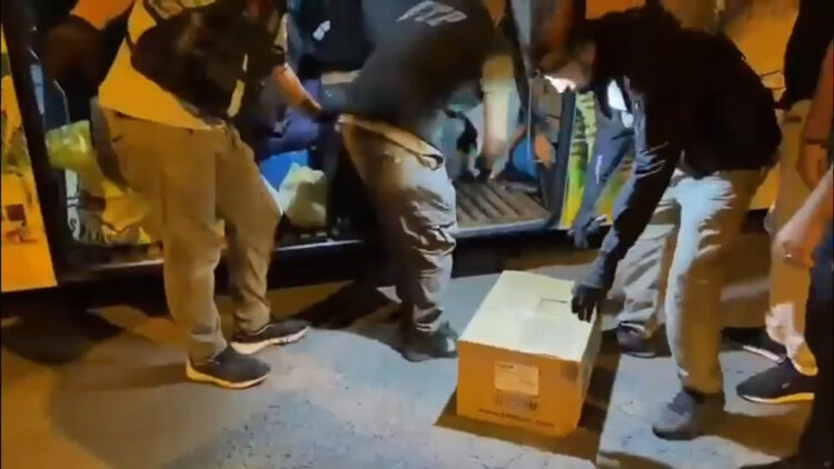 Yolcu otobüsünde kilolarca skunk ele geçirildi; 1 gözaltı