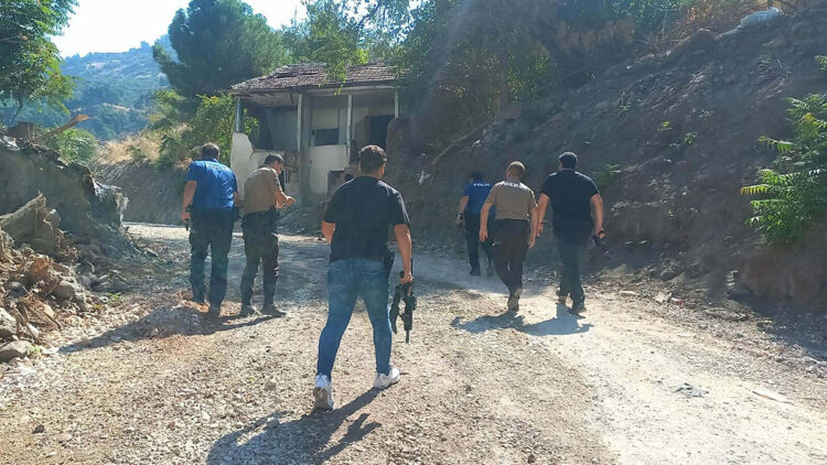 Çay bahçesindeki saldırının şüphelisi Spil Dağı çevresinde yakalandı: Uyarı ateşi yaptılar