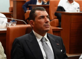 CHP'den istifa eden İBB meclis üyesi Ekrem Eray Arda'dan sert açıklamalar: "Süs gibi oturmaya gelmedik"