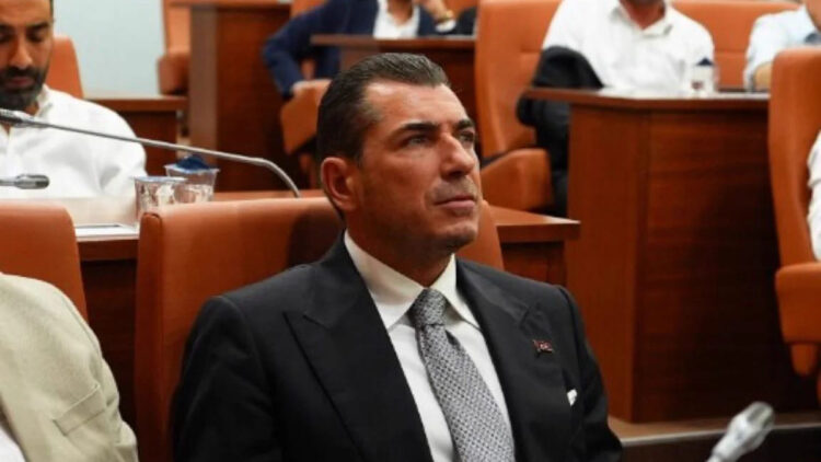 CHP'den istifa eden İBB meclis üyesi Ekrem Eray Arda'dan sert açıklamalar: "Süs gibi oturmaya gelmedik"