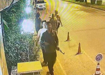 Antalya'da akıl almaz olay: Oyuncak tüfekle sokakta dolaşınca gözaltına alındı