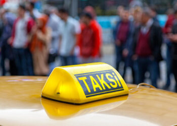 Taksi sarı da plakadaki o, "T" ne iş gardaşım?