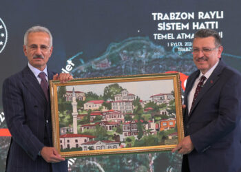 Trabzon'a raylı sistem müjdesi: "Trabzon’un ilk raylı sistem projesiyle yeni bir çağın kapısını aralıyoruz"