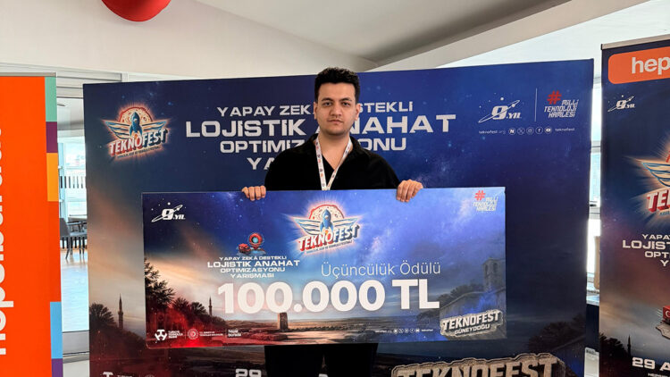TEKNOFEST'te iki yıl üst üste büyük başarı: Kayrahan Osman Özcan ve ekibi Türkiye üçüncüsü oldu