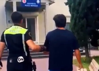 Kağıthane’de motosiklet sürücüsü tek teker üzerinde ilerlediği anları paylaştı; 117 bin lira ceza uygulandı